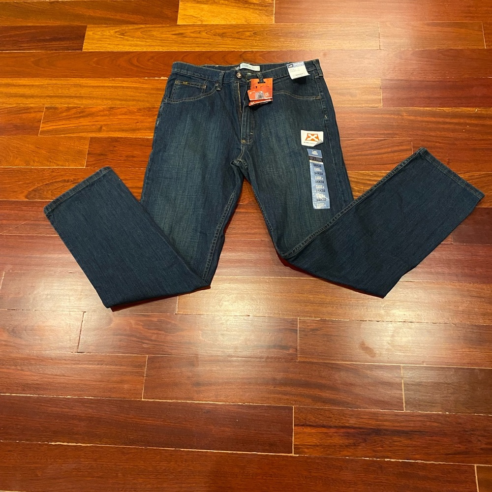 Lee Men's Dark Blue Relaxed Jeans. NWT. 34W. 32L. Classic straight leg
